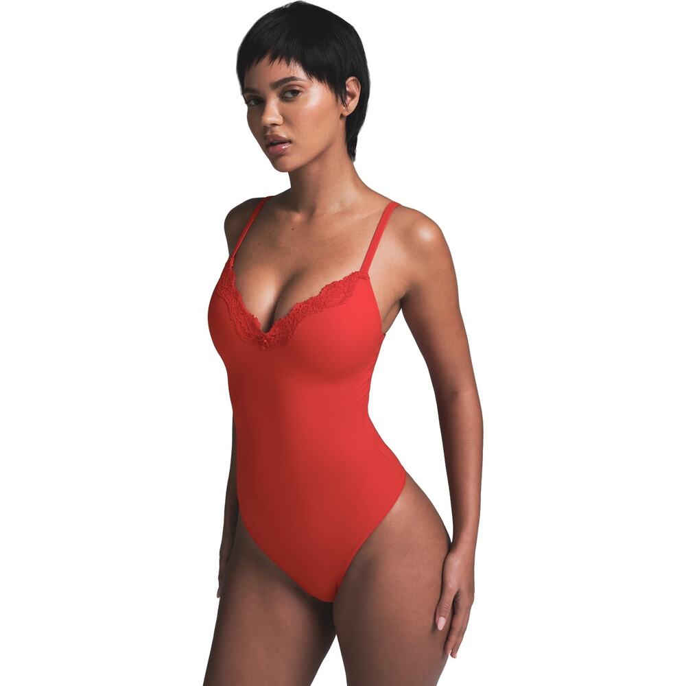 NWT SKIMS FITS EVERYBODY LACE PUSH UP THONG BODYSUIT IN CAYENNE SIZE MEDIUM